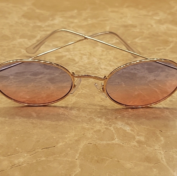 Set of 4 Variety Sunglasses - Picture 10 of 15